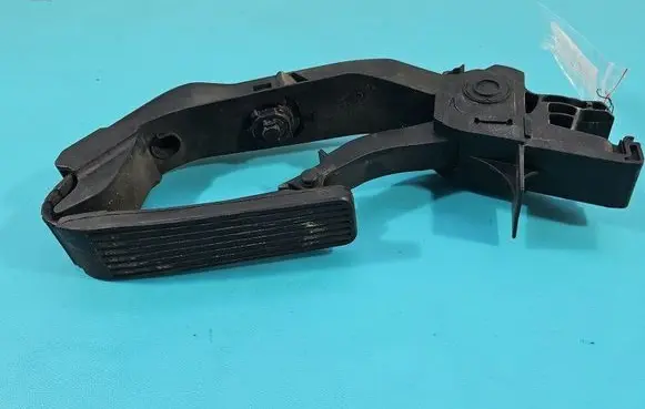 Mercedes-Benz CLS C219 Accelerator throttle pedal A2113000604 IMPRK1457508