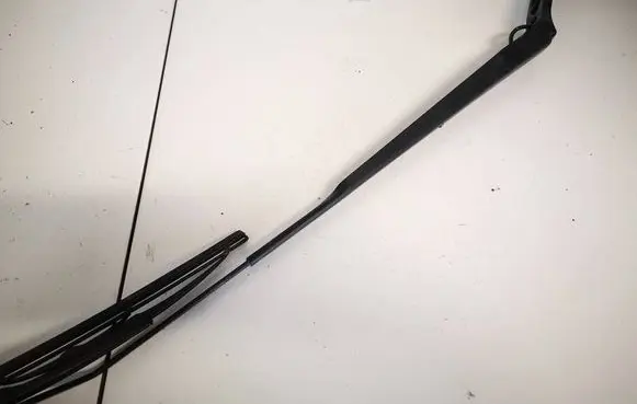 Nissan X-Trail T30 Front wiper blade arm