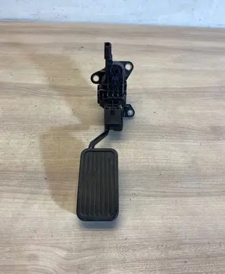 Honda CR-V Accelerator throttle pedal 2700000380