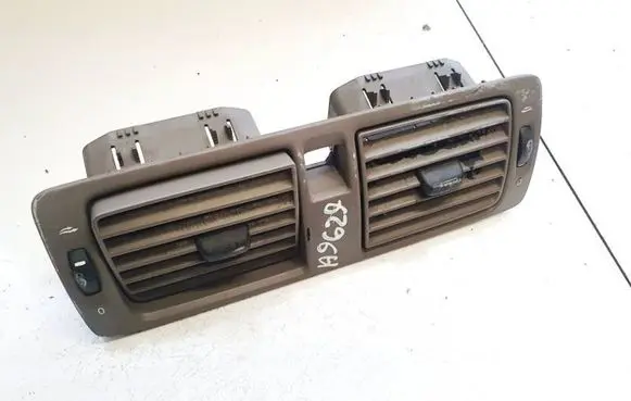 Volvo V50 Dash center air vent grill y01144