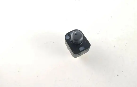 Audi TT TTS Mk2 Wing mirror switch 8E0959565A