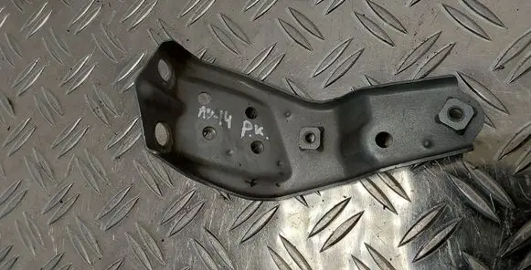 Toyota Avensis T270 Fender mounting bracket