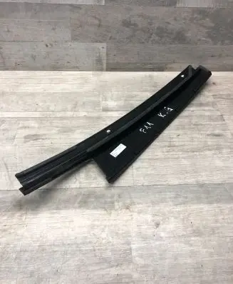 BMW 5 F10 F11 Door glass trim 7209715 24052011