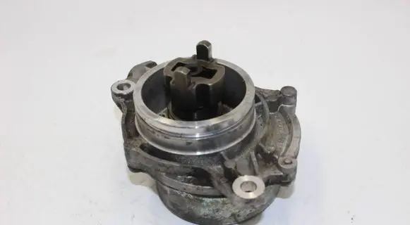 BMW 5 E60 E61 Vacuum pump 7791232 70043711