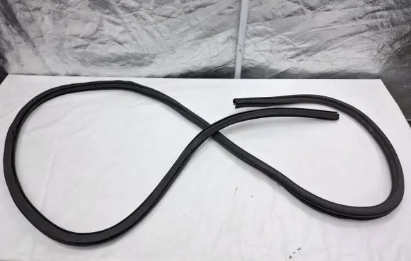 Porsche Cayenne (9Y0 9Y3) Rubber seal rear door 9Y3833721