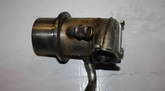 Volkswagen Caddy EGR valve cooler 04L131512AJ V050 FW000003