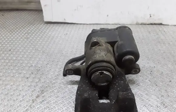 Volkswagen PASSAT B6 Rear brake caliper