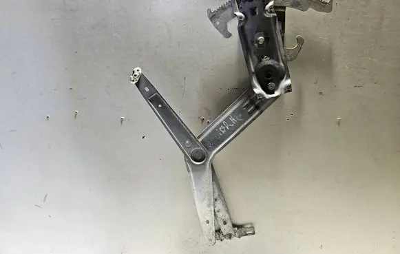 Opel Calibra Front door manual window regulator 90346686