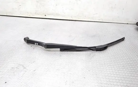 Windshield/front glass wiper blade
