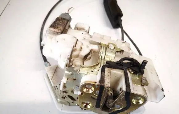 Subaru Impreza III Rear door lock