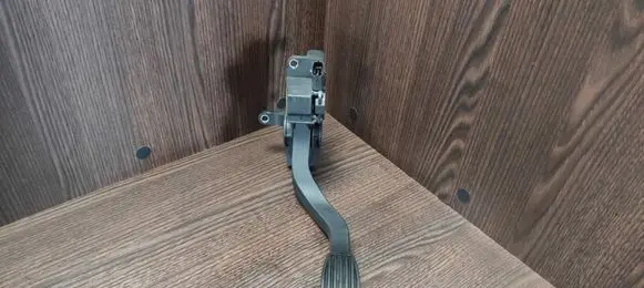 Iveco Daily 35 - 40.10 Accelerator throttle pedal 0281002632 504061734