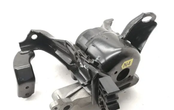 Toyota C-HR I Engine mount bracket