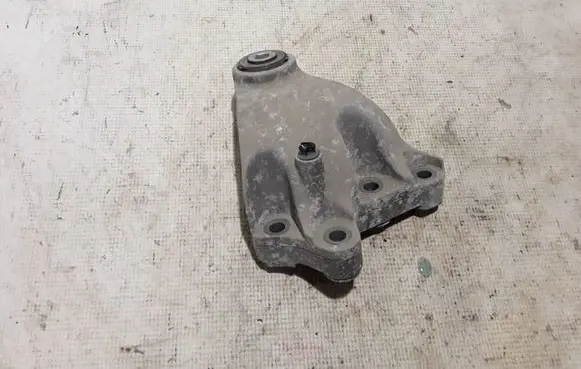 Mercedes-Benz CLA C117 X117 W117 Engine mounting bracket A2462401109