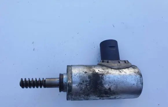 BMW 5 F10 F11 Camshaft vanos timing valve 7605025 5642R011 00767