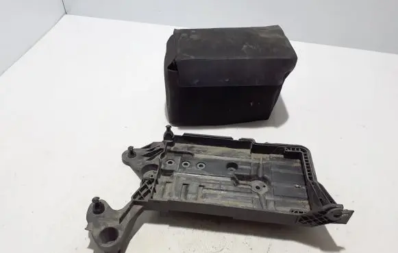 Battery bracket