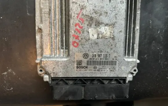 Volkswagen Golf V Engine control unit/module 1K0907115T 0261S02469 8P0907115B
