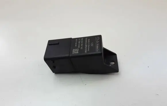 Ford Kuga II Glow plug pre-heat relay 9803299780
