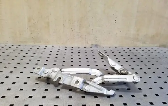 Audi A6 S6 C5 4B Tailgate/trunk/boot hinge 4B5827302C
