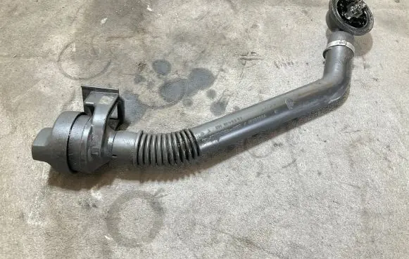 Mercedes-Benz Sprinter W906 Oil fill pipe A6510100009