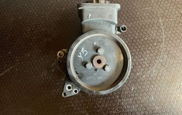 BMW X5 E53 Power steering pump 6762279 7692974533