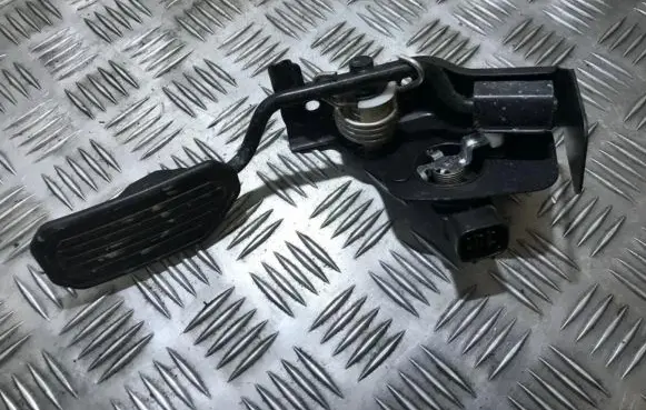 Toyota Avensis T250 Accelerator throttle pedal