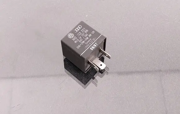 Volkswagen PASSAT B4 Hazard warning light relay 1H0953227