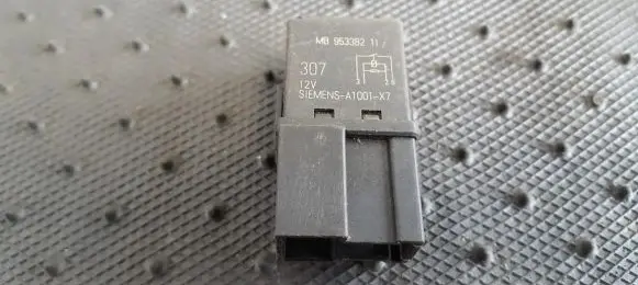 Volvo S40, V40 Other relay MB953382 A1001-X7