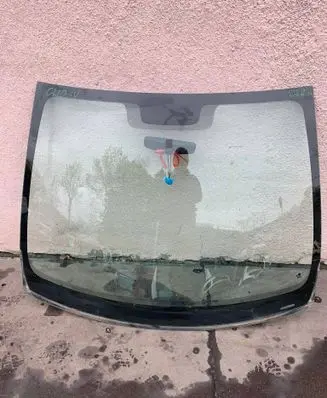 Renault Clio IV Front windscreen/windshield window