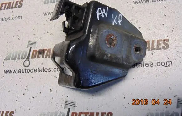 Toyota Avensis T220 Front bumper mounting bracket
