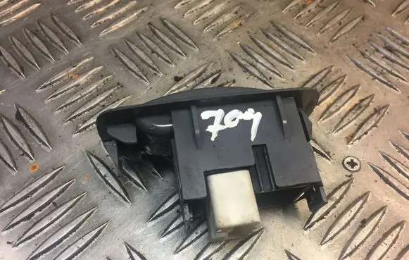 Toyota RAV 4 (XA20) Electric window control switch