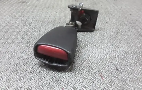 Volvo S60 Front seatbelt buckle 675036