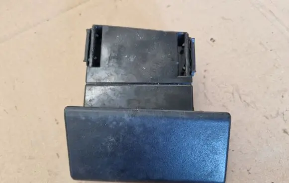 Volkswagen PASSAT B4 Ashtray (front) 357857961