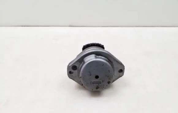 BMW 5 E60 E61 Engine mount bracket 6761089