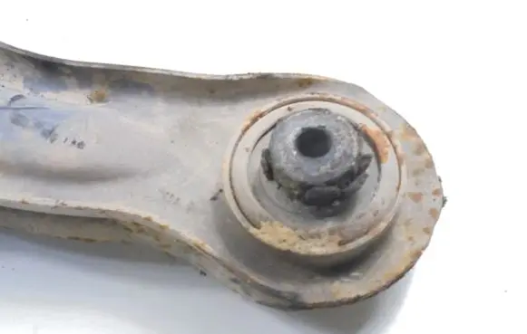 Mercedes-Benz Vito Viano W638 Front lower control arm/wishbone A6383300010