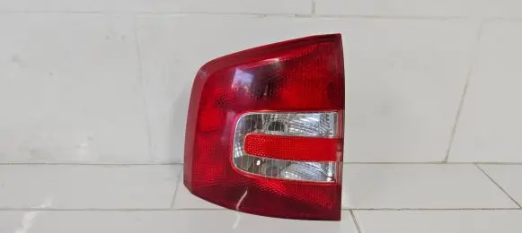Skoda Octavia Mk2 (1Z) Rear/tail lights 275901AH4