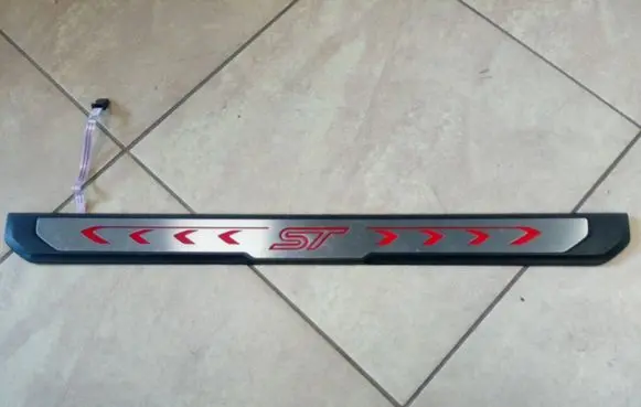 Ford Focus Front sill trim cover CM51A132K15EB NE70269
