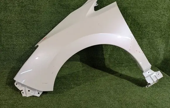 Nissan Leaf II (ZE1) Fender 