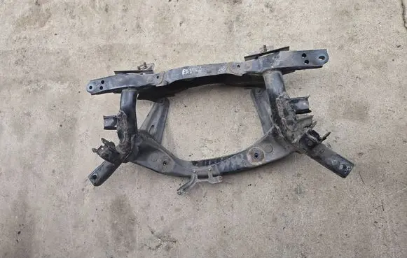 Toyota RAV 4 (XA40) Rear subframe