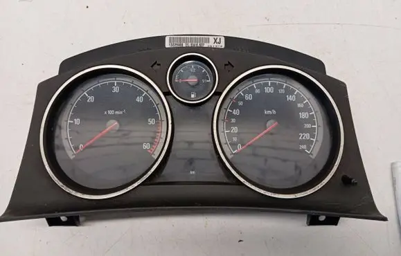 Opel Zafira B Speedometer (instrument cluster) 13225988 SW6607