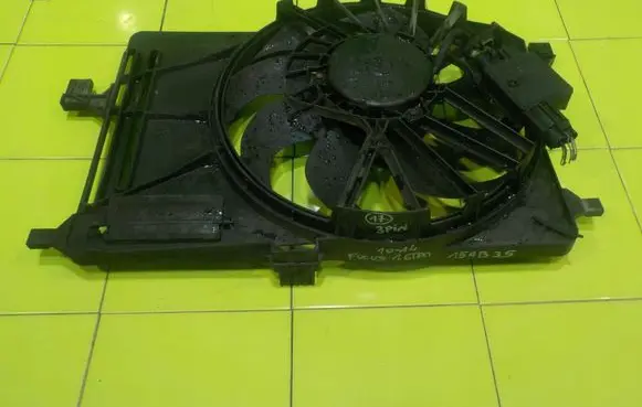 Ford Focus Fan set 8V618C607EB