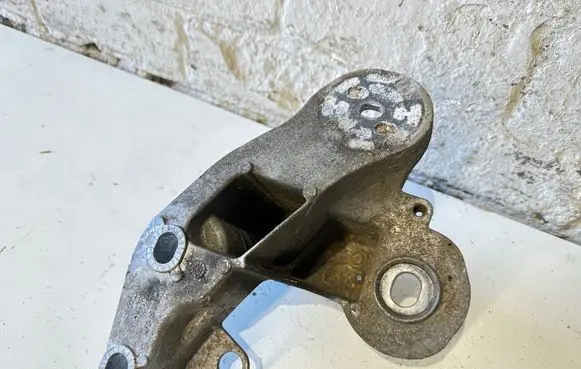 Audi A6 S6 C6 4F Engine mounting bracket