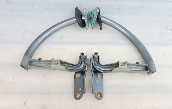 Volkswagen PASSAT B6 Tailgate/trunk/boot hinge 3C5827301B 3C5827302B