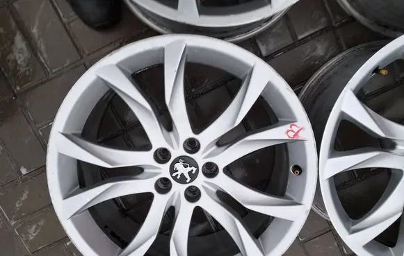 Peugeot RCZ R19 alloy rim 9673495677