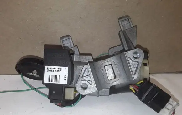 Mitsubishi Colt CZ3 Ignition lock MR587813 5WK45107