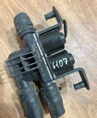 BMW 5 E60 E61 Coolant heater control valve 6931708 070531