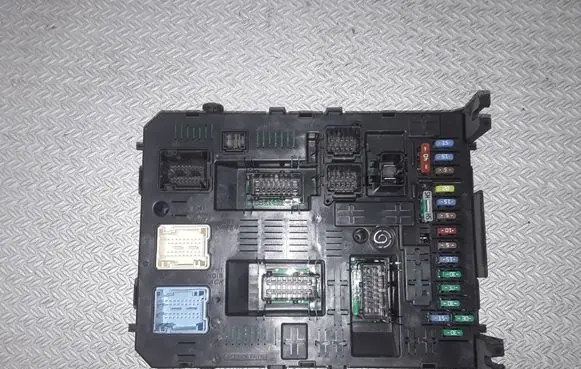 Citroen C4 I Picasso Fuse module 281201930C