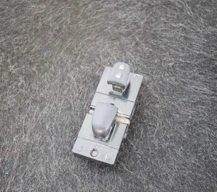 Nissan Qashqai Electric window control switch