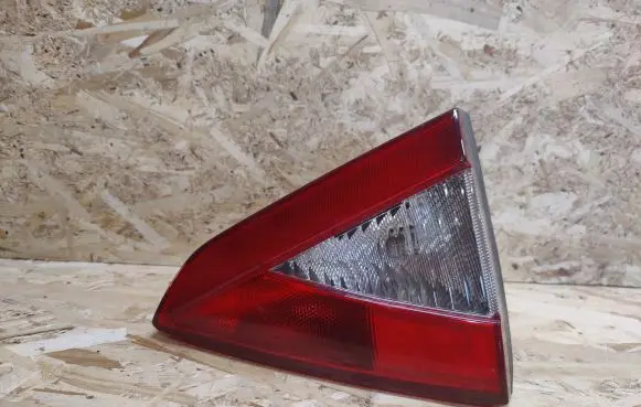 Tailgate rear/tail lights
