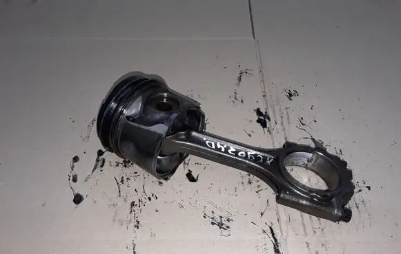 Volvo XC90 Piston with connecting rod NOCODE
