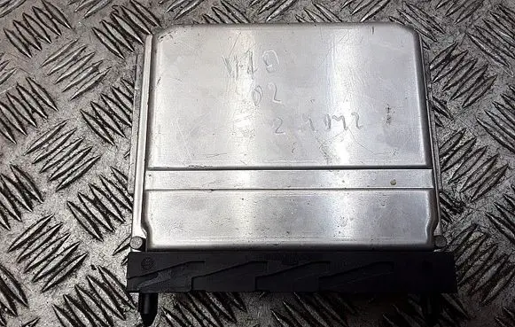 Volvo V70 Engine control unit/module 30637733a 0281011078